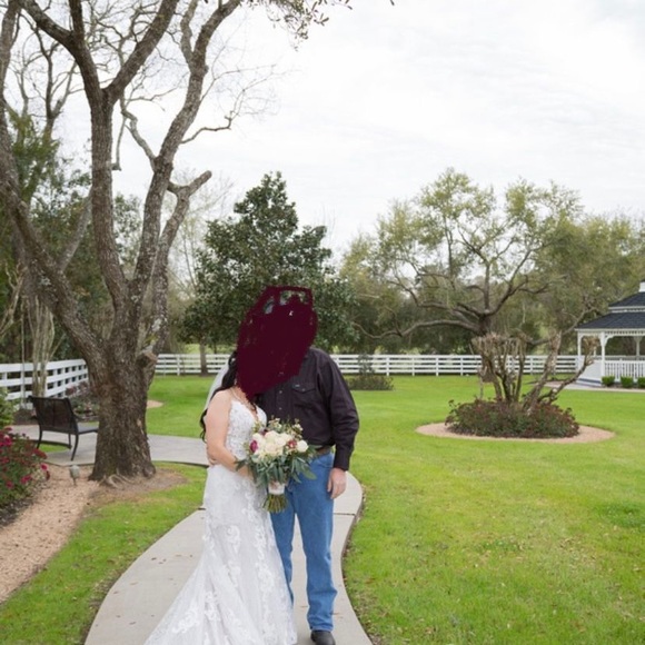 Gorgeous Maggie Soterro Wedding Dress - Picture 7 of 8